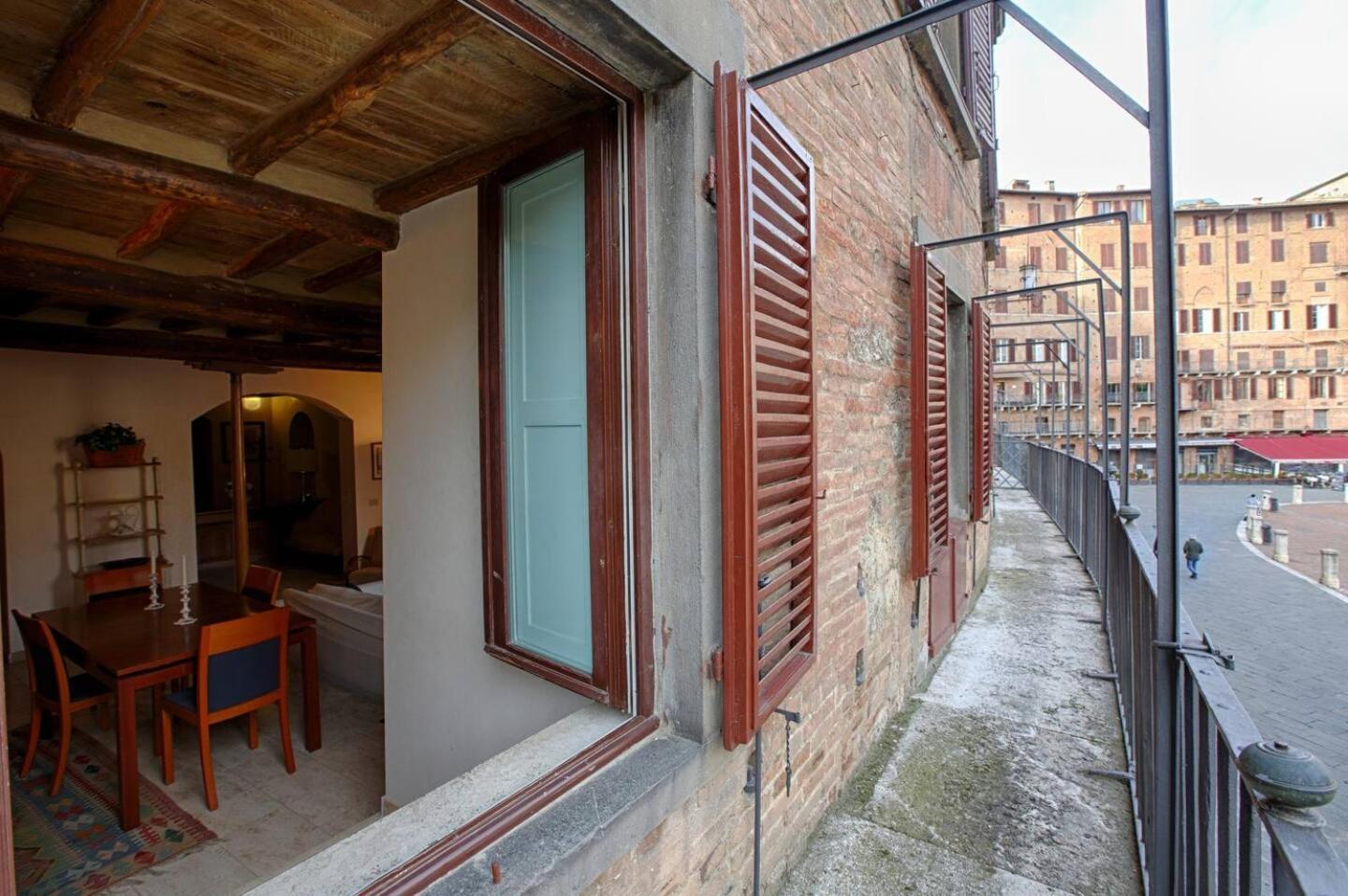 The Balcony Suite - Affaccio Su Piazza Del Campo เซียนา ภายนอก รูปภาพ